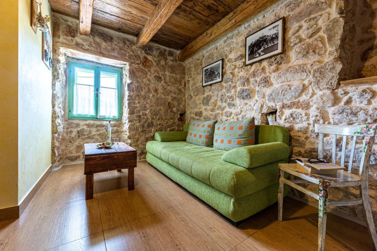 Parona Holiday Home Vrbnik Exterior foto