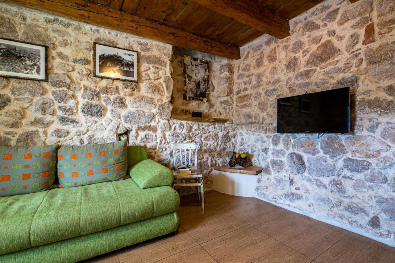 Parona Holiday Home Vrbnik Exterior foto
